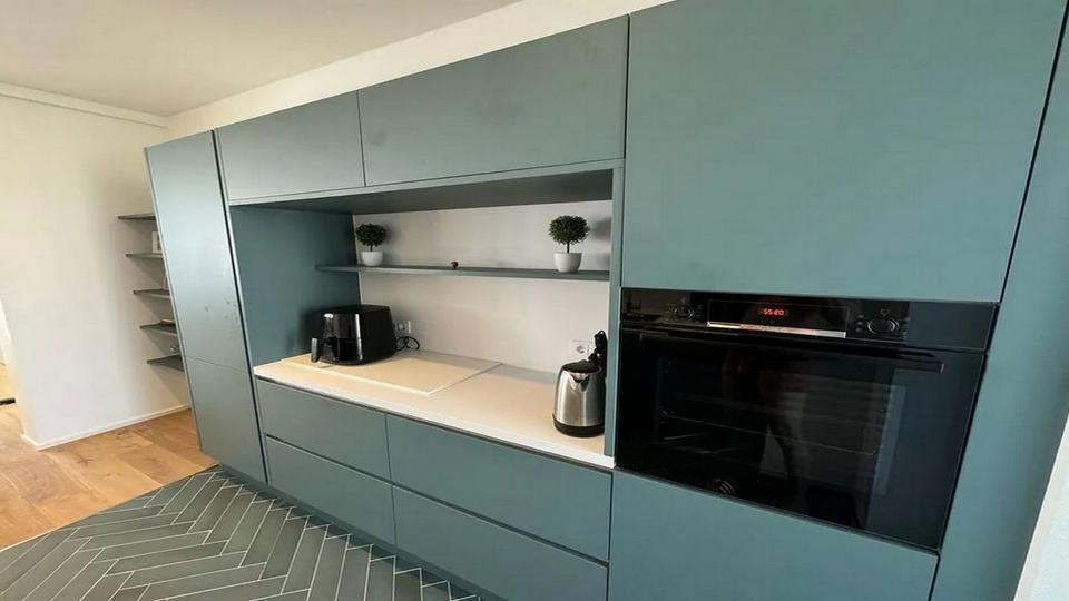 Geschmackvolle und geräumige Wohnung mit zwei Zimmern sowie Balkon