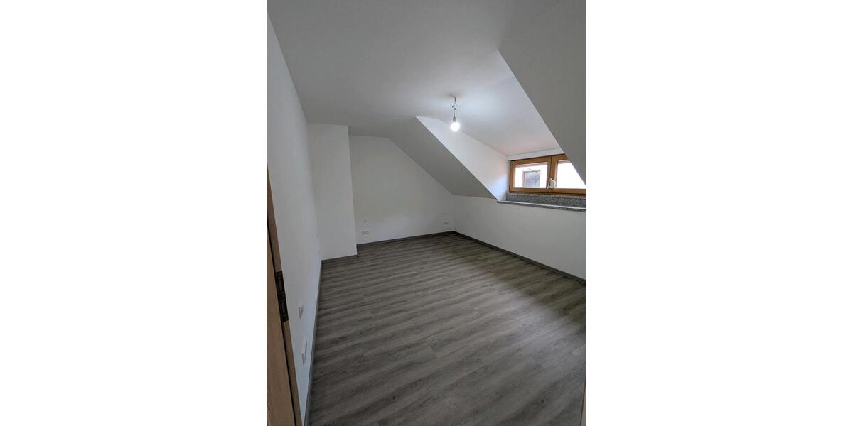 Dachgeschoßwohnung Obergünzburg - 5 Zimmer, 117 m&sup2;, 1.200&euro; | Angebot:25283570