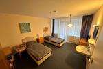 Wohnen auf Zeit Blomberg - 10 Zimmer, 20 m&sup2;, 15&euro; | Angebot:24398307