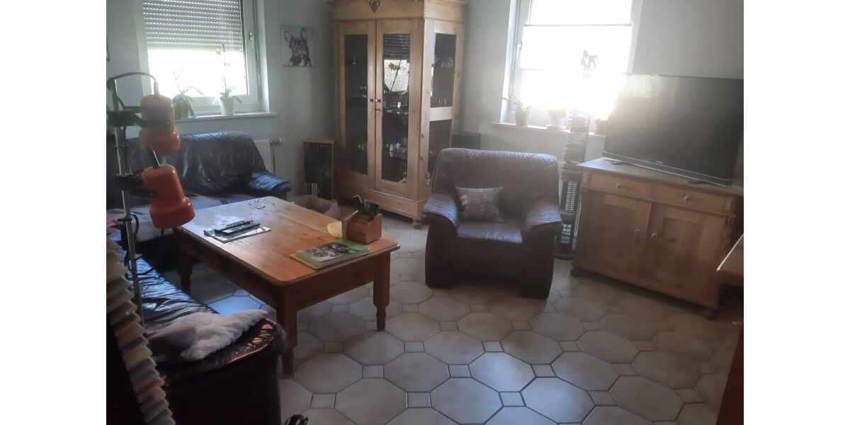 4 Zimmer - Erdgeschoss - Wohnung im 3-FH mit Gartenanteil - Erdgeschoßwohnung Pommelsbrunn Hohenstadt | Angebot:26137807