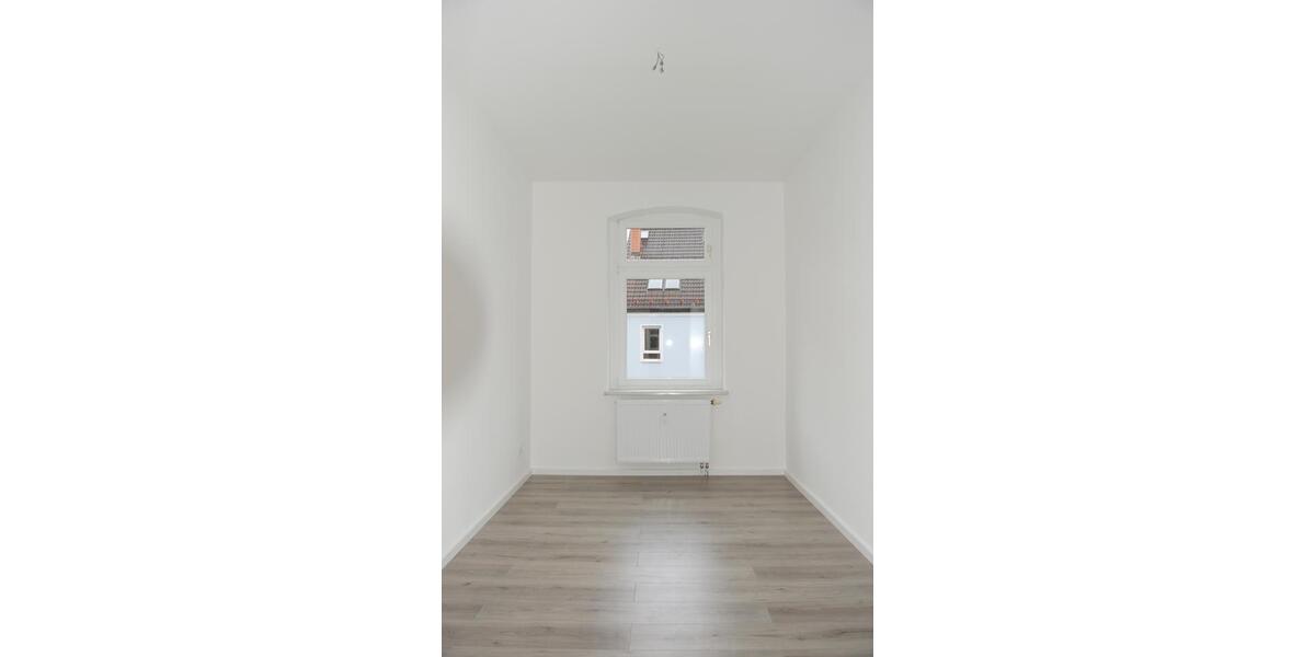 Sehr schöne Wohnung mit großem Balkon, 1.OG, frisch für Sie saniert 2 zimmer