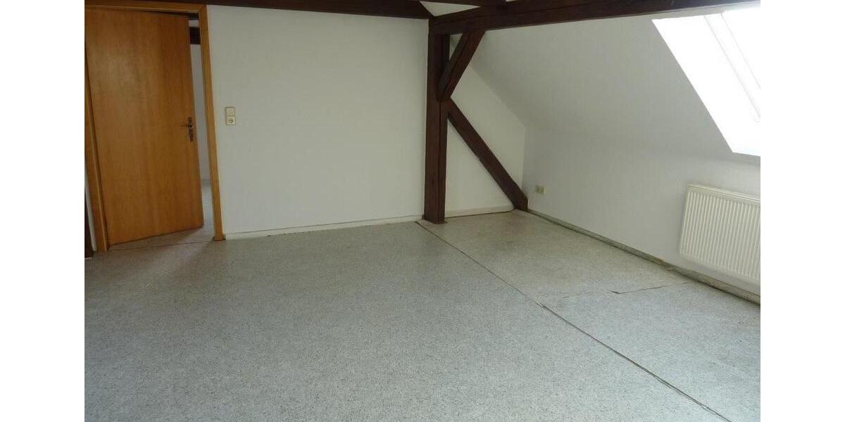 Dachgeschoßwohnung Pegau - 2 Zimmer, 42 m&sup2;, 240&euro; | Angebot:25473975