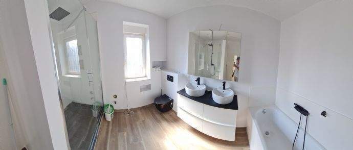 Etagenwohnung Wiesbaden Mainz-Kostheim - 4 Zimmer, 146 m&sup2;, 1.950&euro; | Angebot:26731641
