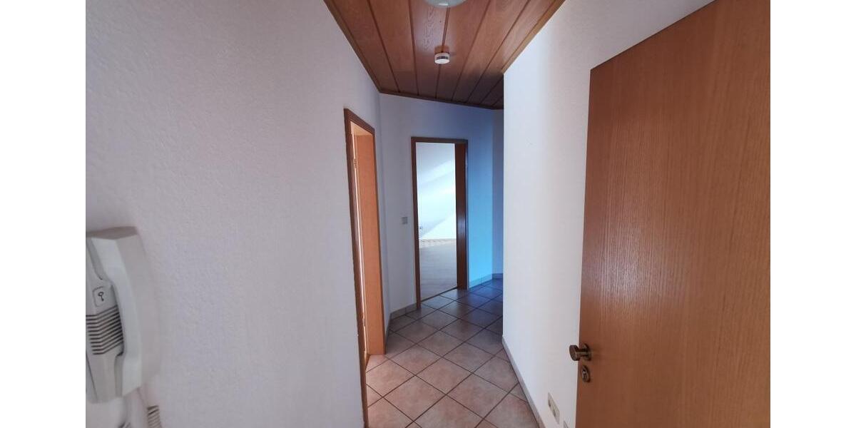 Dachgeschoßwohnung Neuhof - 3 Zimmer, 54 m&sup2;, 450&euro; | Angebot:26259097