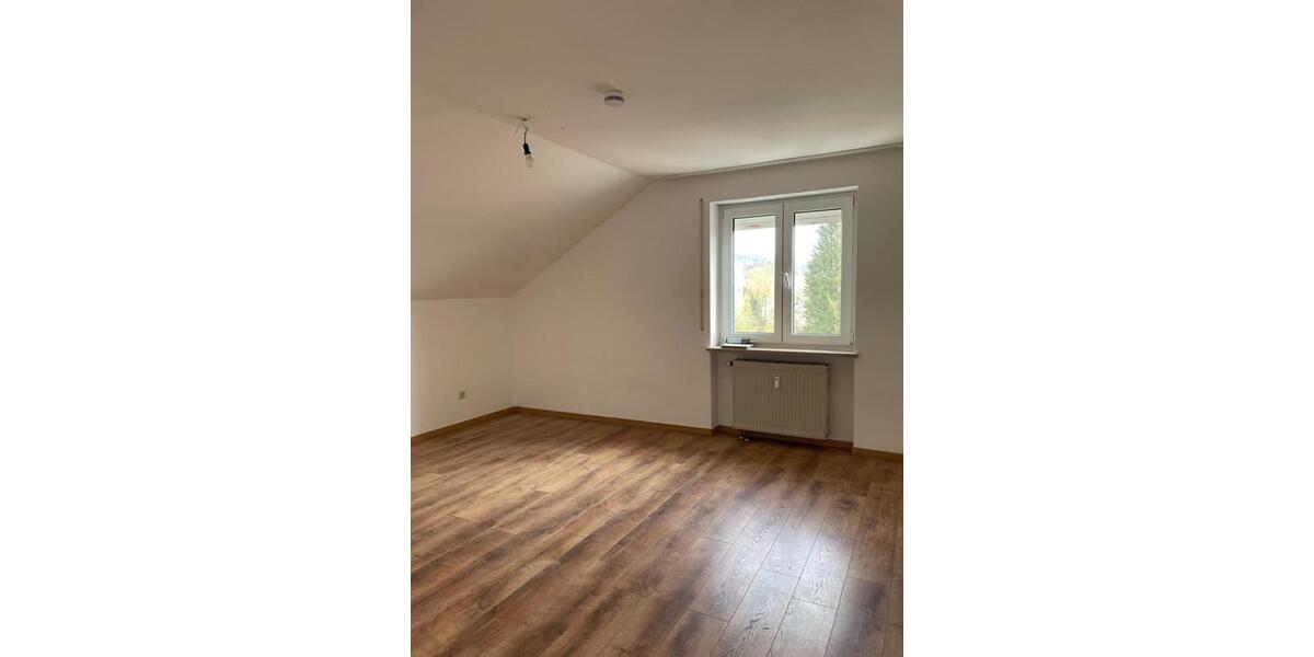 Dachgeschoßwohnung Simbach am Inn - 3 Zimmer, 95 m&sup2;, 750&euro; | Angebot:26089182