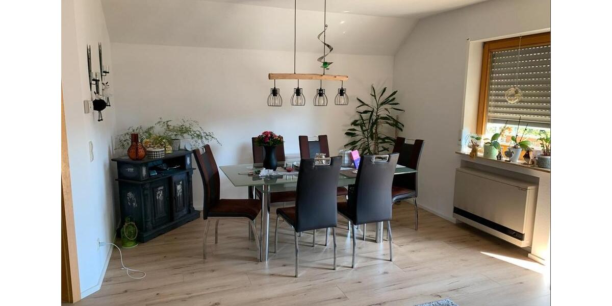 Dachgeschoßwohnung Neuffen - 4 Zimmer, 114 m&sup2;, 1.200&euro; | Angebot:26150486