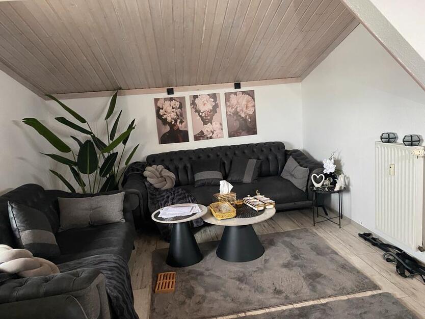 Dachgeschoss Wohnung,Obergeschoss,3Zimmer ab 01.10Kein Haustier