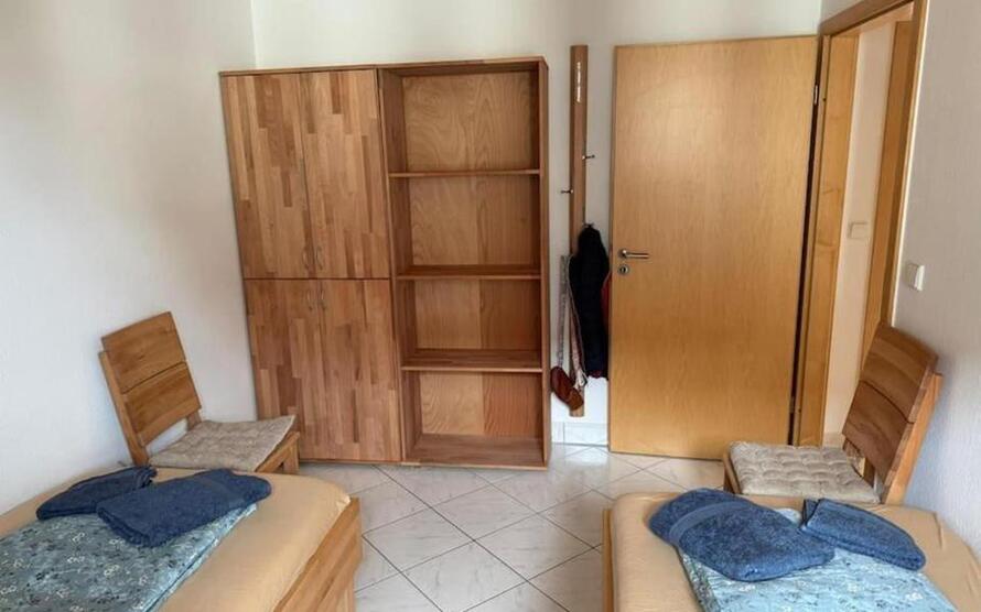 3-Zimmerwohnung mit TV, Wlan,DuscheWc, Küche, Waschmaschine, Parkplatz und Balkon