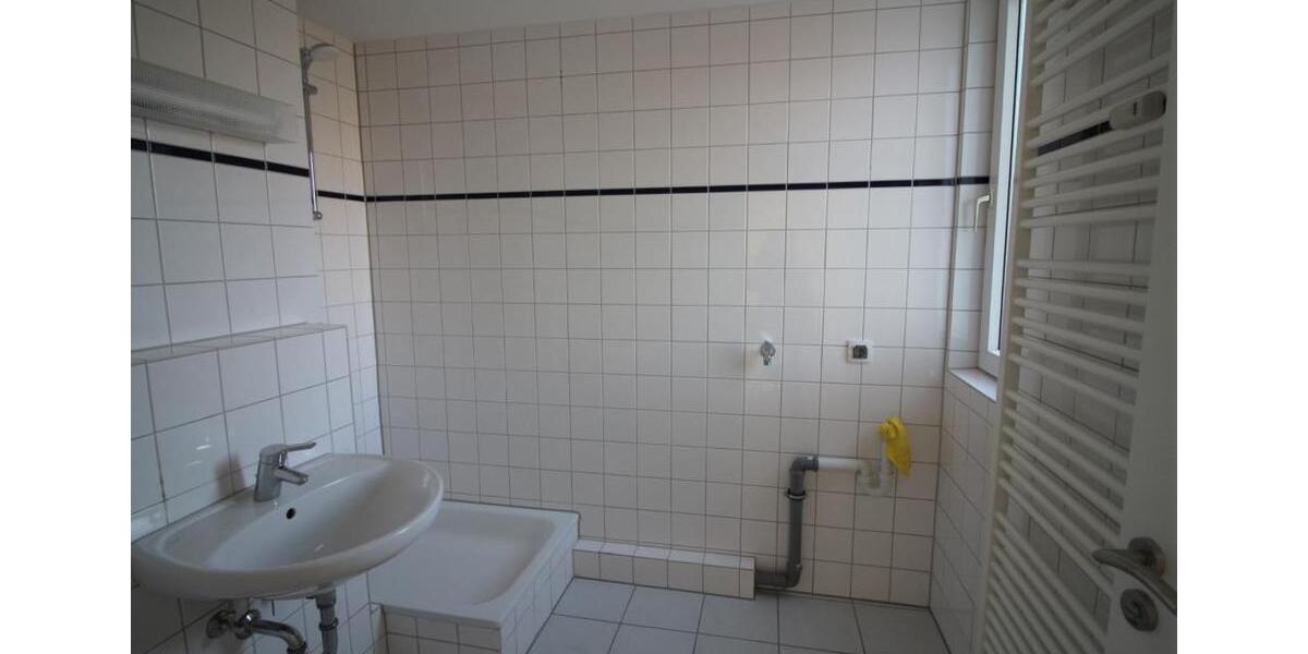 *** EBK 650 EUR gg Abstand - D U S C H E + LAMINAT + Balkon - Tiefgarage - grüne BETZENBERG Lage *** 3 zimmer