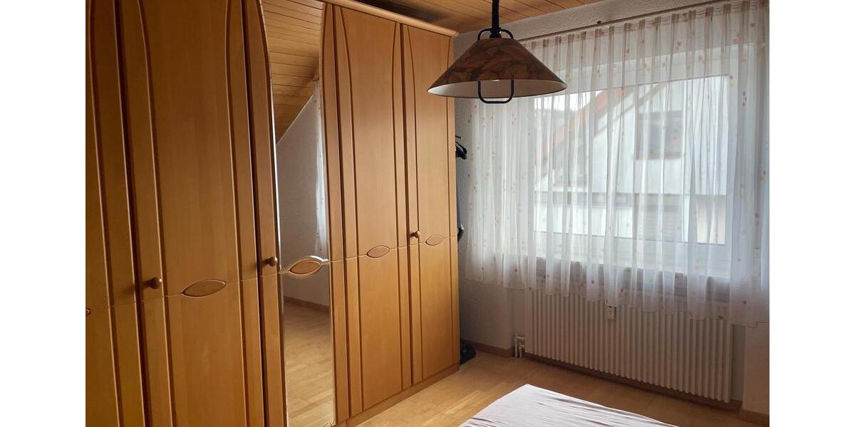 Dachgeschoßwohnung Frickenhausen - 5.5 Zimmer, 112 m&sup2;, 1.150&euro; | Angebot:24867017