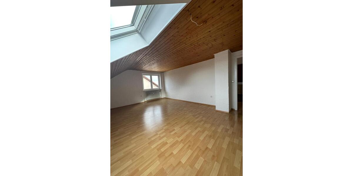 Dachgeschoßwohnung Aalen Attenhofen - 4 Zimmer, 80 m&sup2;, 840&euro; | Angebot:26049594