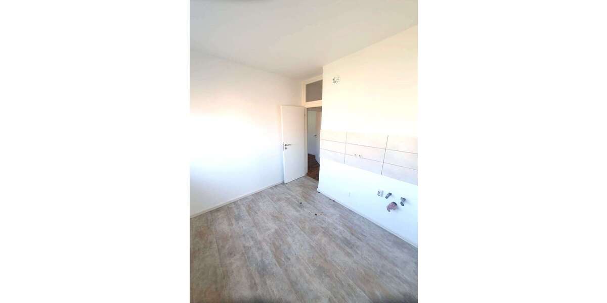Gemütliche 2-Zimmer-Wohnung im 4. Obergeschoss mit Balkon und Badewanne - Appartement Schmölln | Angebot:25897911