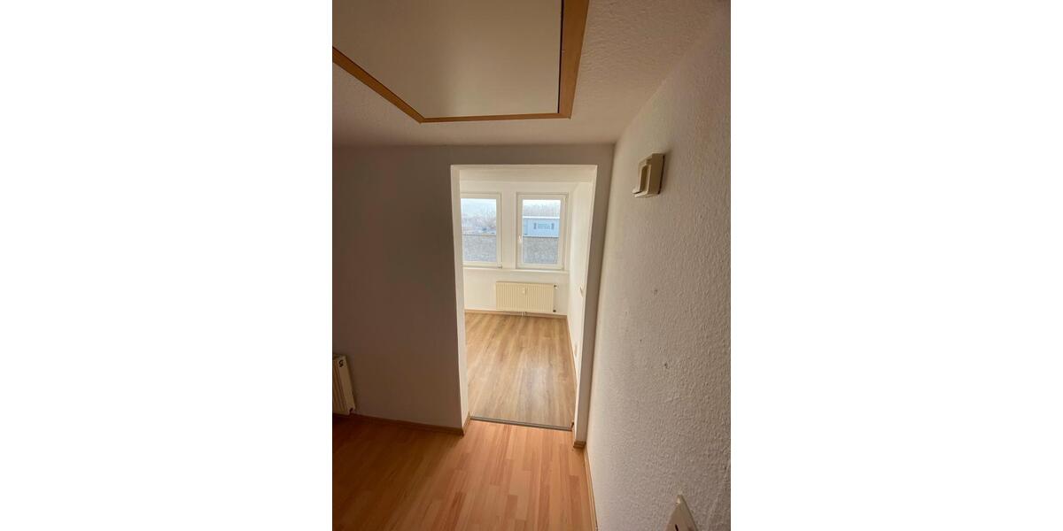 Dachgeschoßwohnung Hecklingen - 2 Zimmer, 60 m&sup2;, 300&euro; | Angebot:26531470