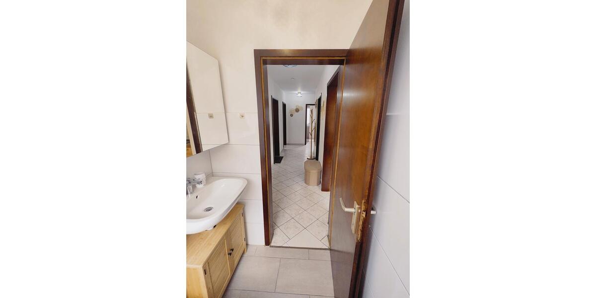 Wohnen auf Zeit Bielefeld Heepen - 7 Zimmer, 168 m&sup2;, 70&euro; | Angebot:26684524