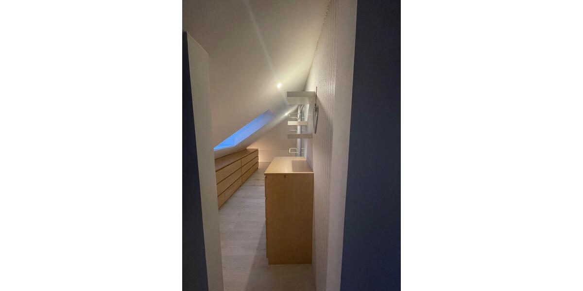 Dachgeschoßwohnung Rellingen - 3 Zimmer, 83 m&sup2;, 1.900&euro; | Angebot:25942313