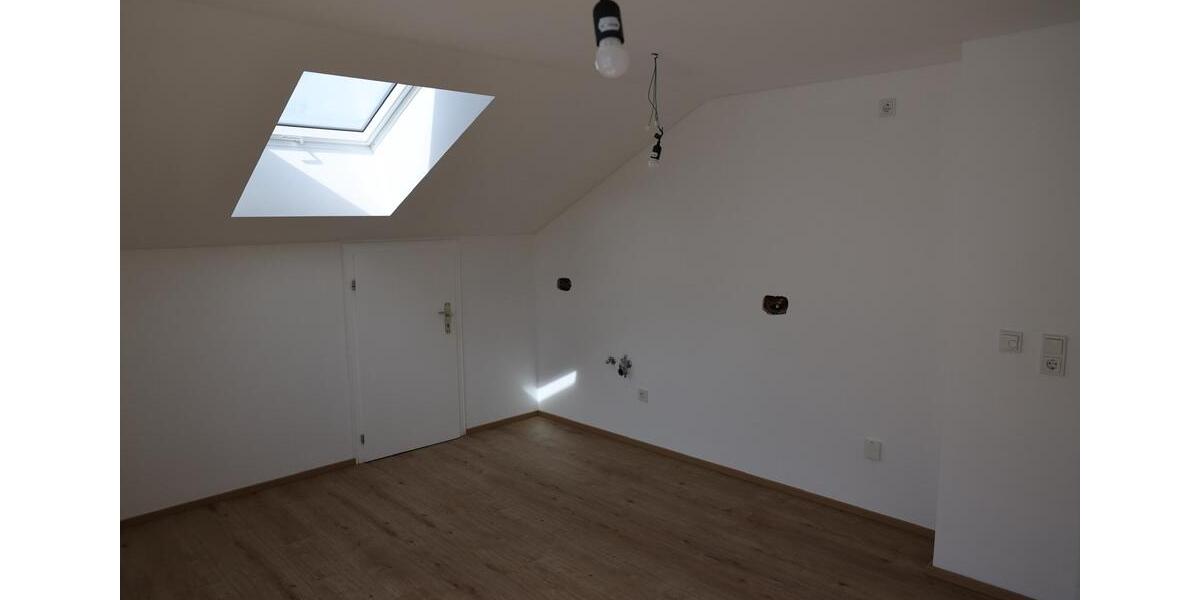 Dachgeschoßwohnung Monheim - 3 Zimmer, 110 m&sup2;, 1.150&euro; | Angebot:26413703