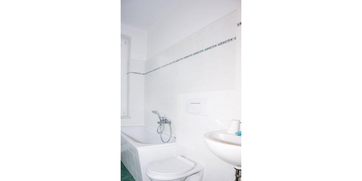 Helle 3 ZKB im EG mit Südwest-Balkon in 4-Familienhaus 3 zimmer