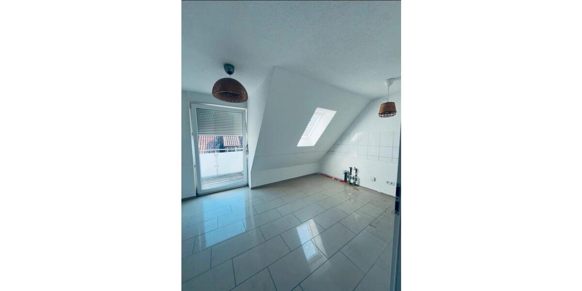 Dachgeschoßwohnung Ditzingen - 3.5 Zimmer, 85 m&sup2;, 1.200&euro; | Angebot:26603214