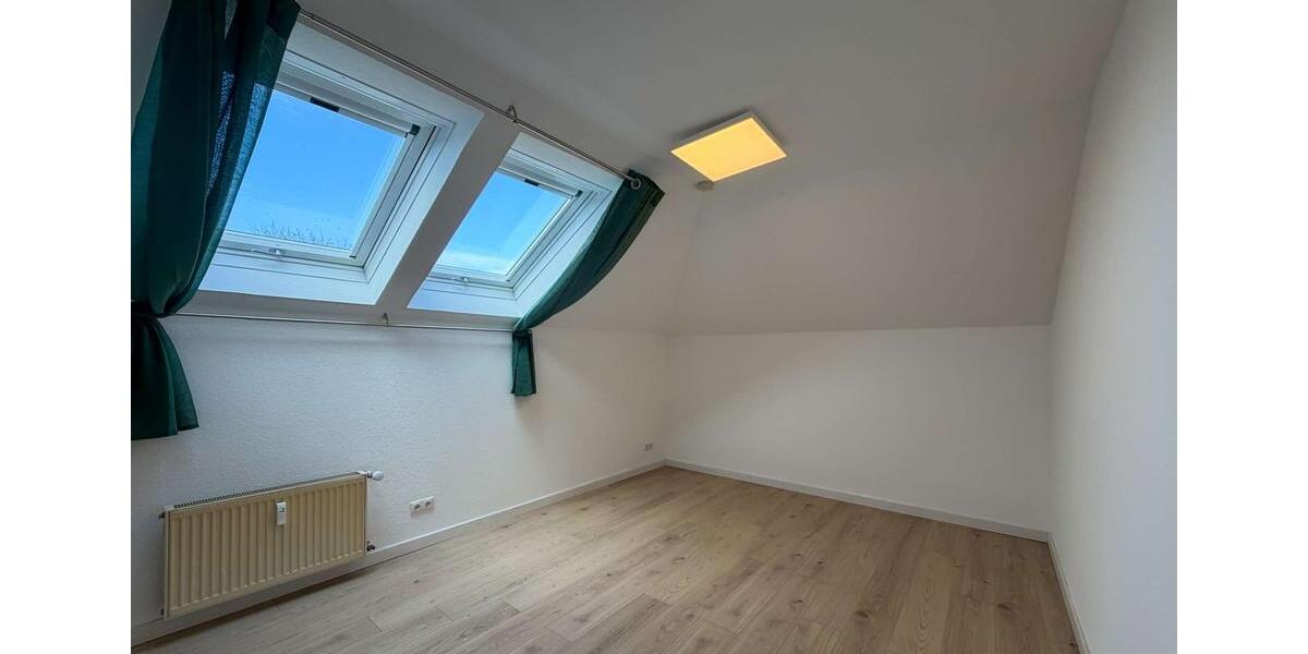 Dachgeschoßwohnung Friedberg (Hessen) - 3 Zimmer, 82 m&sup2;, 1.045&euro; | Angebot:24802461