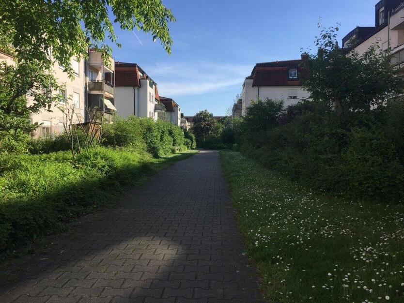 Friedewalder Straße: Balkon, EBK kann erworben werden, ab Oktober