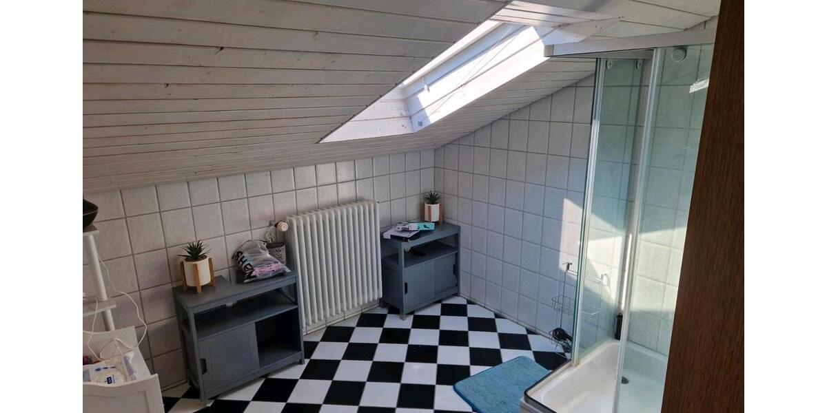 Einfamilienhaus Pfullingen - 8 Zimmer, 250 m&sup2;, 2.000&euro; | Angebot:25944485