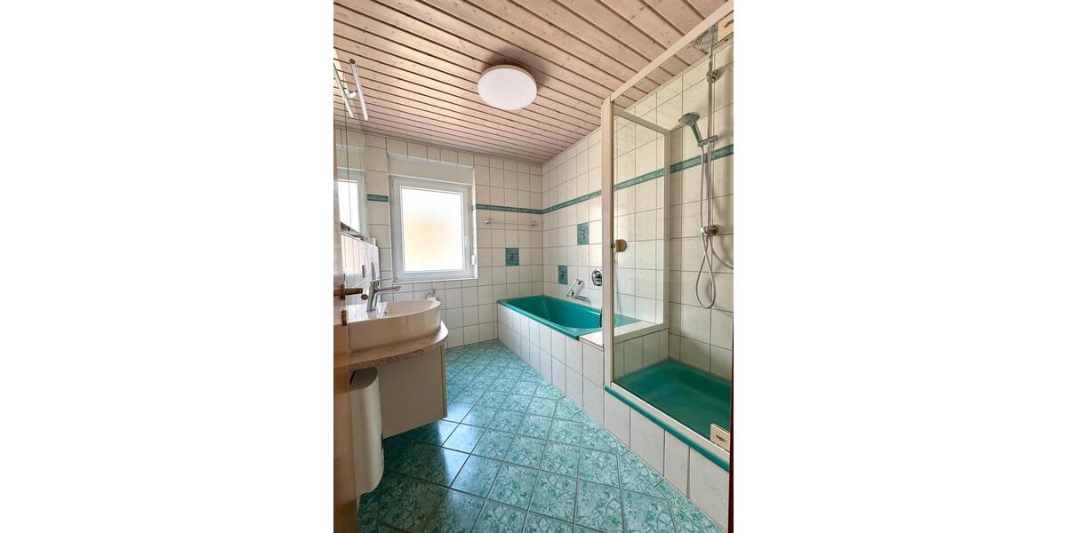 Dachgeschoßwohnung Östringen - 3 Zimmer, 76 m&sup2;, 850&euro; | Angebot:25942952