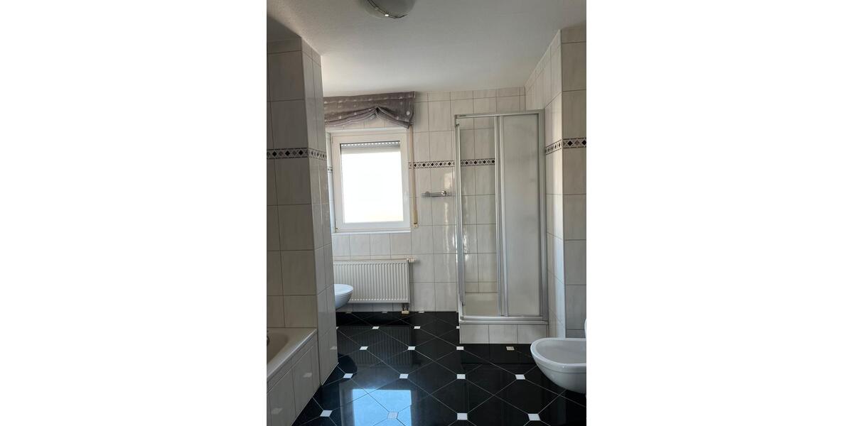 Reihenhaus Hofheim am Taunus - 7 Zimmer, 160 m&sup2;, 3.500&euro; | Angebot:25282043