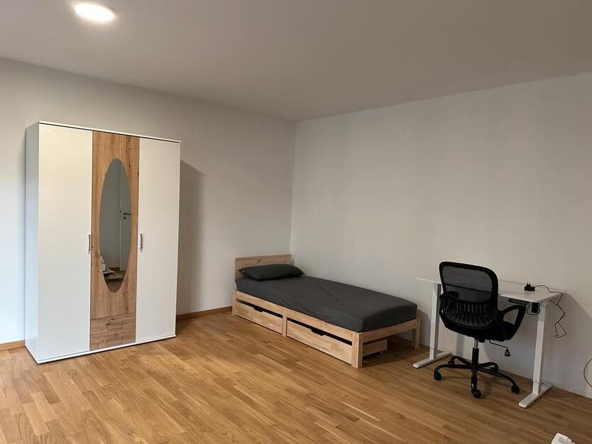 Möblert PrivatZimmer Mit Terrasse in 4er-WG im Muggenhof