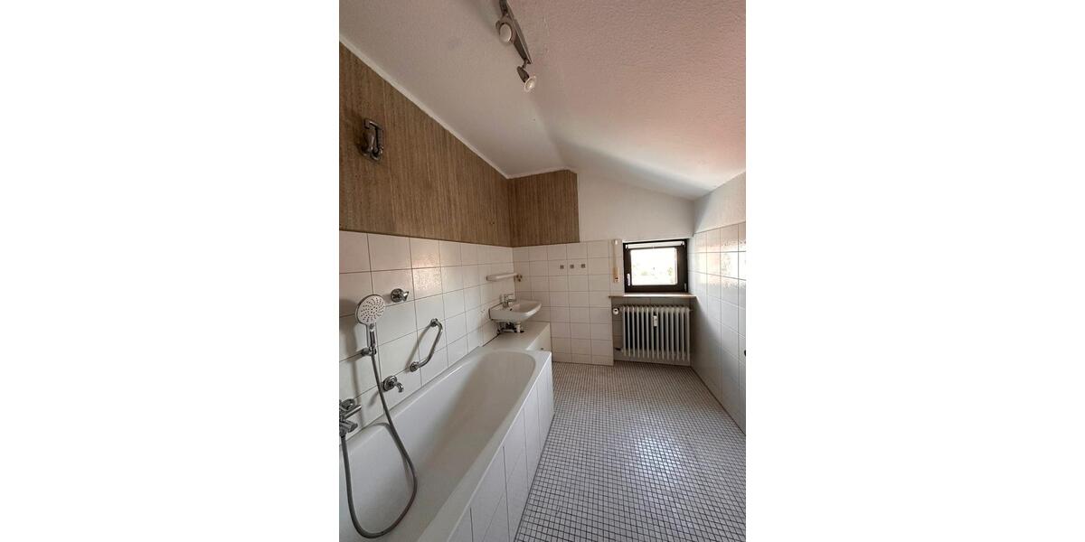Dachgeschoßwohnung Bad Neustadt an der Saale - 2 Zimmer, 67 m&sup2;, 530&euro; | Angebot:26366355