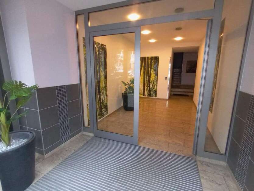 Wohnung zum Mieten in Düsseldorf 2.200 € 217 m²