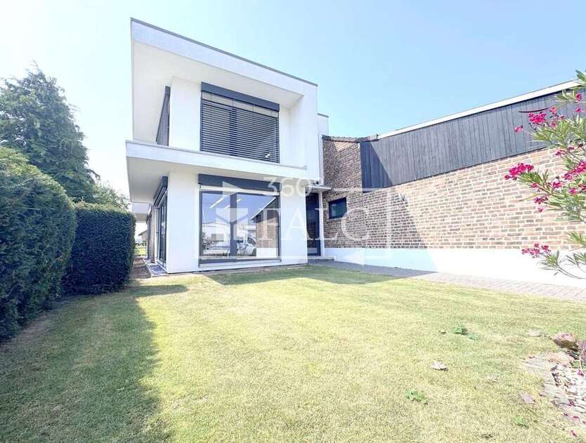 Büro in Niederkassel 3.916 € 356 m²