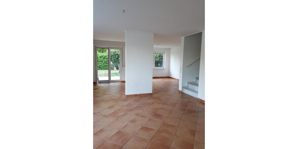 Reiheneckhaus zur Miete mit 6 Zimmer, Garage, 2 Stellplätze, ELW 6 zimmer