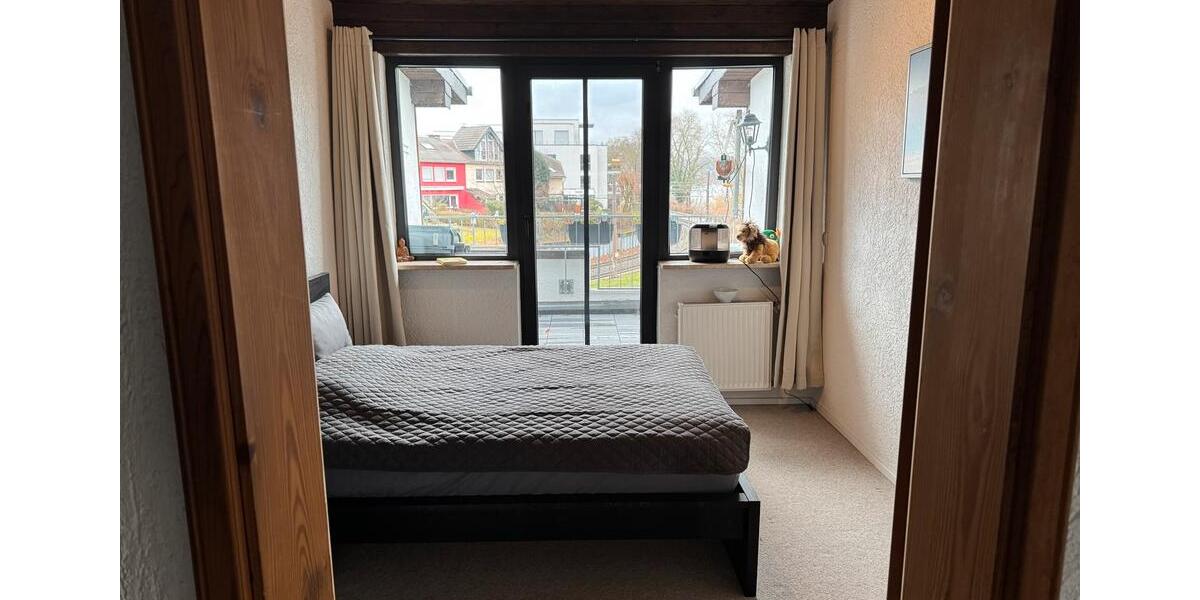 Dachgeschoßwohnung Königswinter - 3 Zimmer, 130 m&sup2;, 1.000&euro; | Angebot:24818713