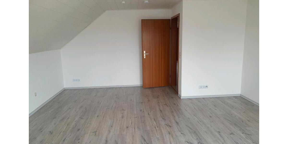 Dachgeschoßwohnung Unterschneidheim - 3 Zimmer, 90 m&sup2;, 890&euro; | Angebot:26415207