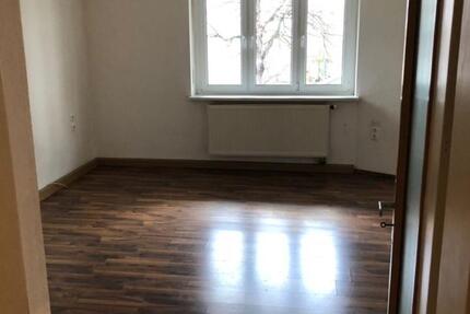 Hamburg: 50 m² 2-Zimmer-Wohnung mit Küche, Tageslichtbad & Keller