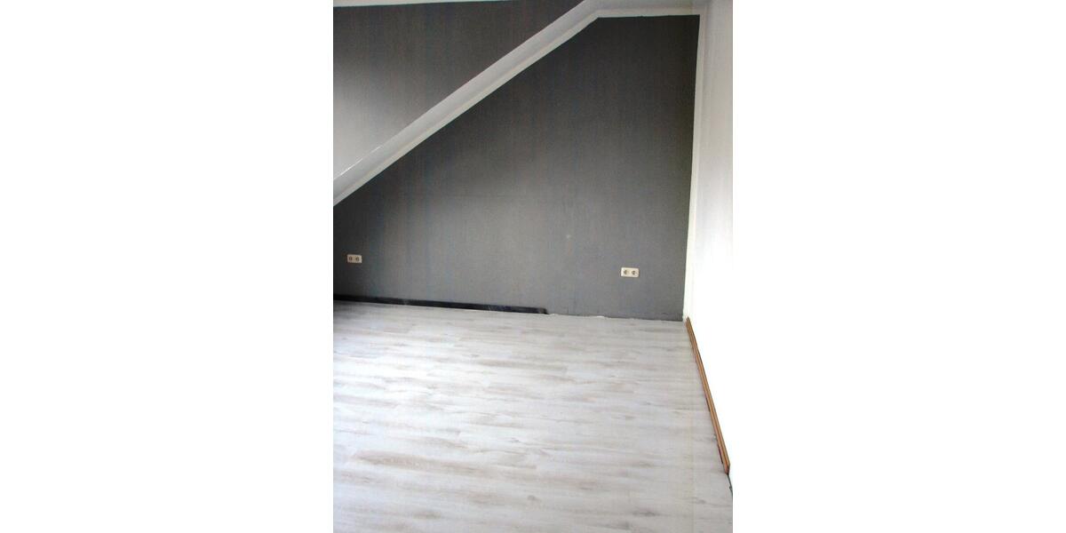 Dachgeschoßwohnung Gelsenkirchen Rotthausen - 3 Zimmer, 98 m&sup2;, 600&euro; | Angebot:26033838