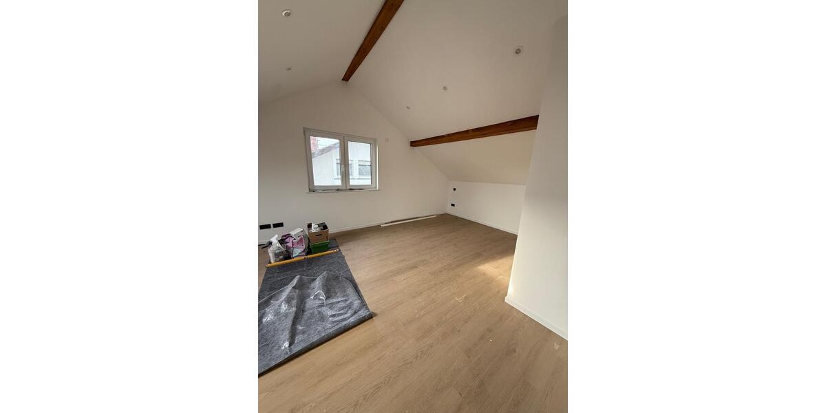 Dachgeschoßwohnung Philippsburg - 2 Zimmer, 70 m&sup2;, 1.100&euro; | Angebot:23811956