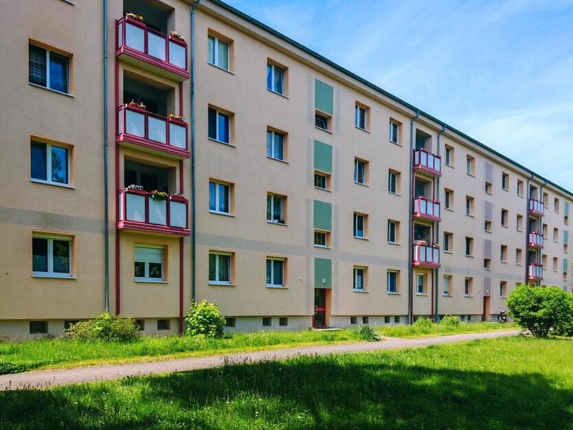 3-Raumwohnung im Erdgeschoss mit Abstellraum und Dusche zimmer