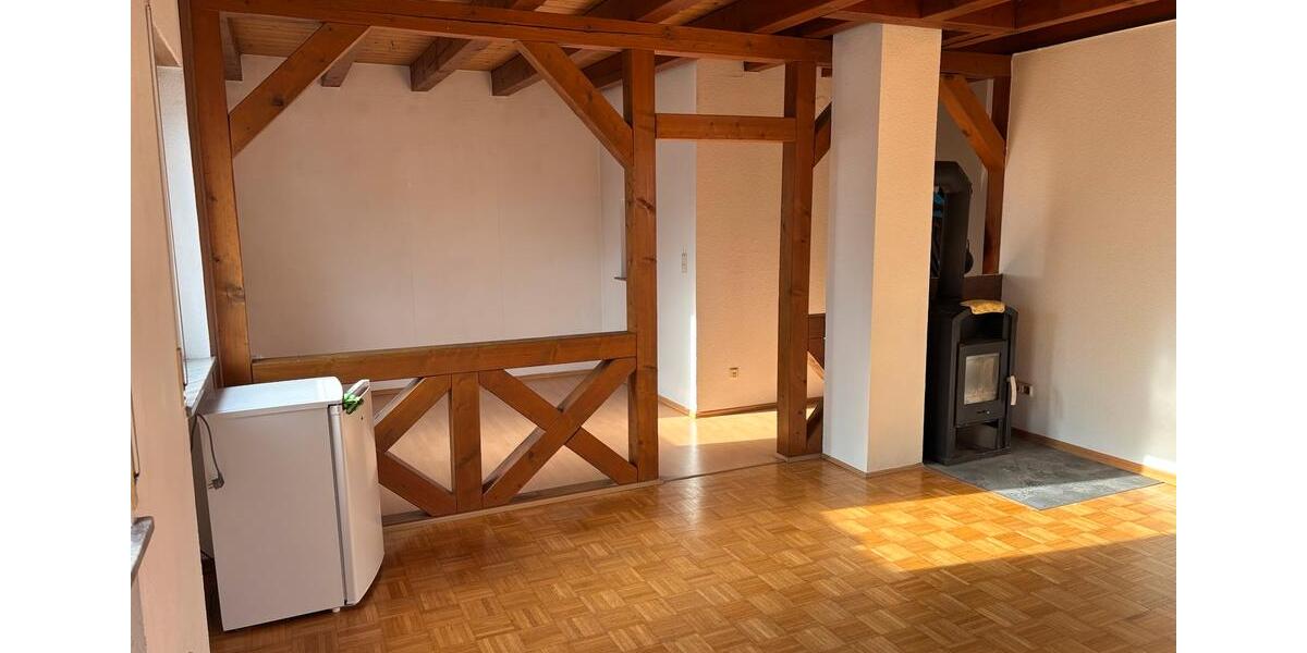 Etagenwohnung Kleinrinderfeld - 4 Zimmer, 85 m&sup2;, 750&euro; | Angebot:25980102