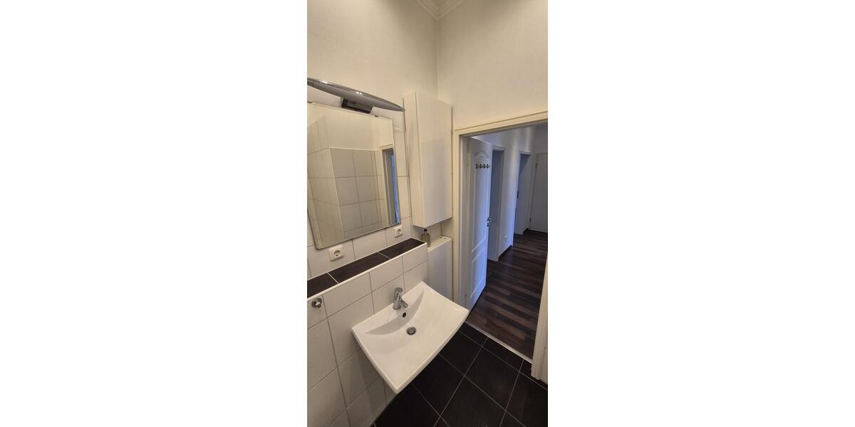 Schöne Altbau 3-Zimmerwohnung mit Einbauküche 3 zimmer