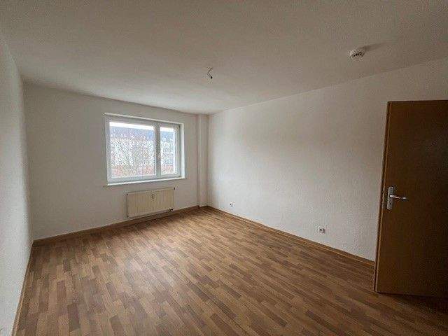 Etagenwohnung Zwickau Pölbitz - 4 Zimmer, 65 m&sup2;, 381&euro; | Angebot:26826666