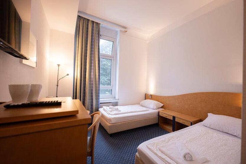 **Viktoria Rooms - MonteurZimmer in Neuss** Preis Bett im MehrbettZimmer