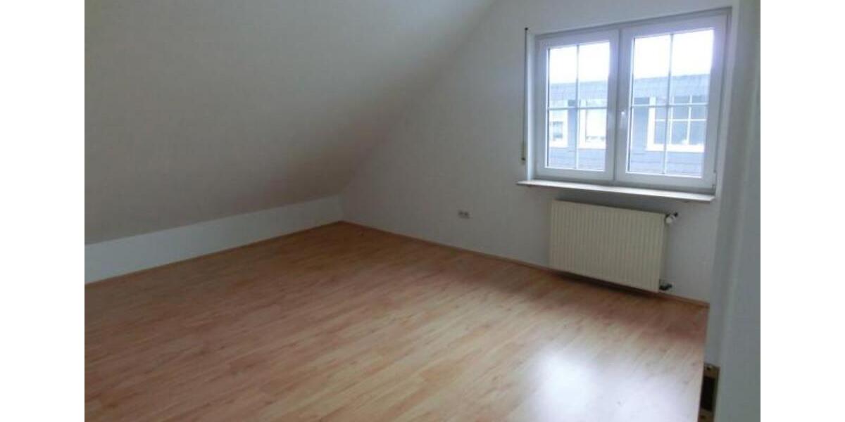 Dachgeschoßwohnung Wiehl - 3 Zimmer, 107 m&sup2;, 920&euro; | Angebot:25838937