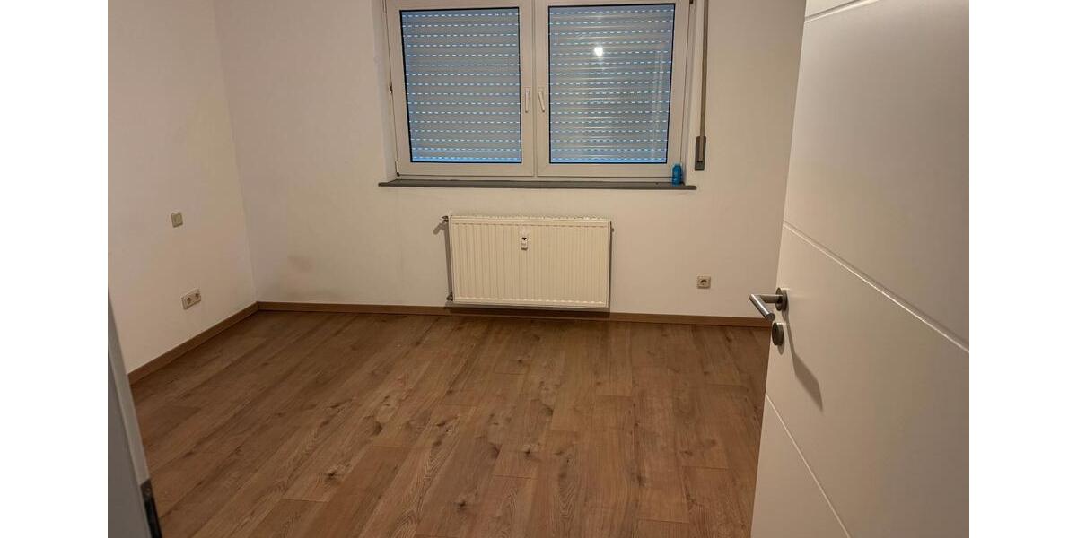 Etagenwohnung Schmelz - 3 Zimmer, 120 m&sup2;, 900&euro; | Angebot:26221113