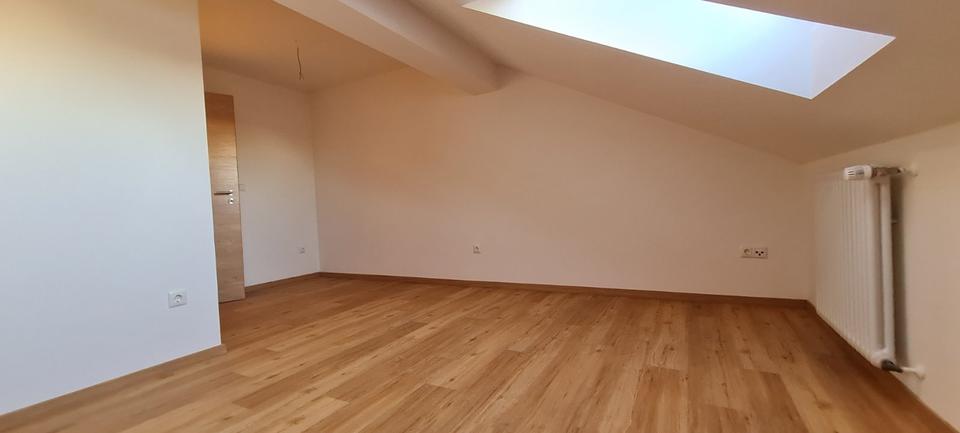 Dachgeschoßwohnung Arnstorf - 3.5 Zimmer, 80 m&sup2;, 670&euro; | Angebot:24592807