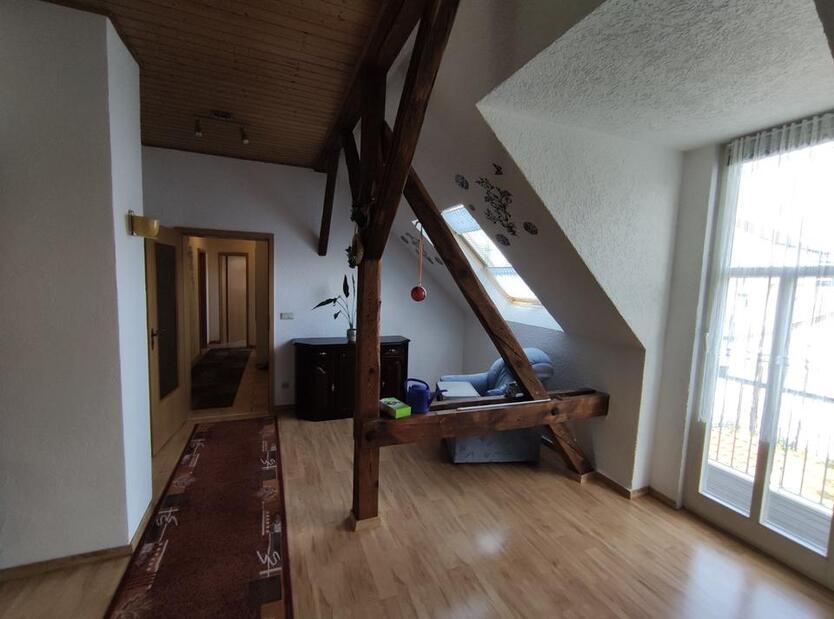 L34W4 - Tolle 3-Zimmer - DG-Wohnung in Vierfamilienhaus, Balkon, Gartennutzung zimmer