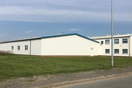 Lagerhalle mit Büroräumen in Leizen. zimmer