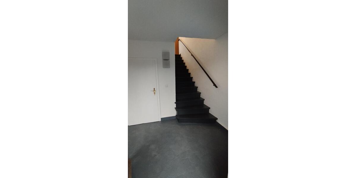 Wohnung 120m² 2xBad ,saniert ,Erstbezug,separater Eingang,zentral 4 zimmer