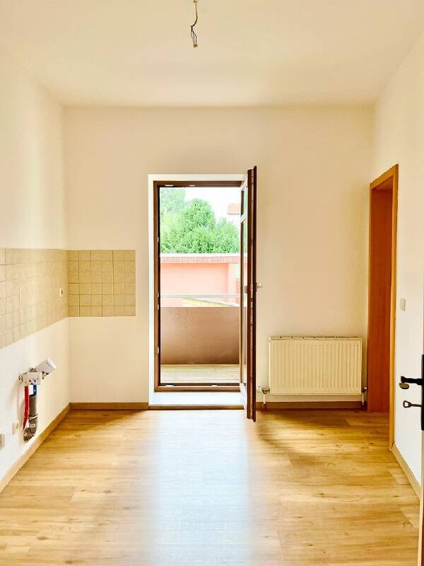 Schöne helle Räume - schattiger Balkon - gute Verkehrsanbindung!