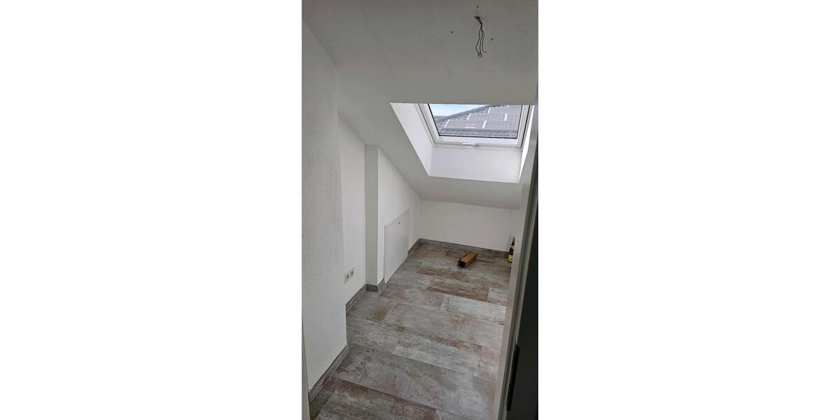 Dachgeschoßwohnung Heusweiler - 3 Zimmer, 117 m&sup2;, 950&euro; | Angebot:26180340